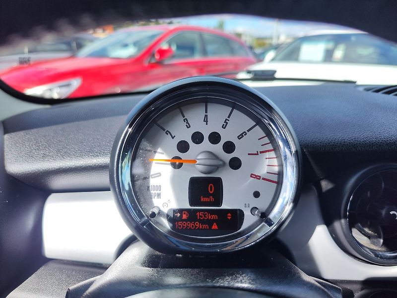 Mini Cooper 1.6/90kW PANO,NAVI - fotka 13 z 26
