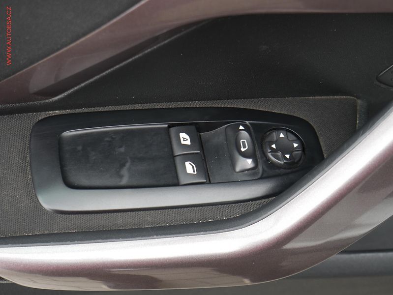 Peugeot 2008 (2014) 1.6 HDI, 1.maj,ČR, AC, temp - fotka 11 z 14