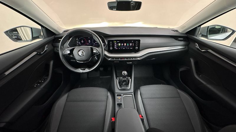 Škoda Octavia 2.0 TDI Ambition Combi - fotka 7 z 26