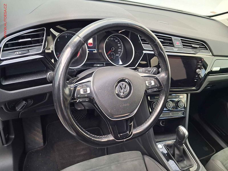 Volkswagen Touran (2019) 2.0 TDi, 2.maj,ČR, DSG, LED - fotka 12 z 16
