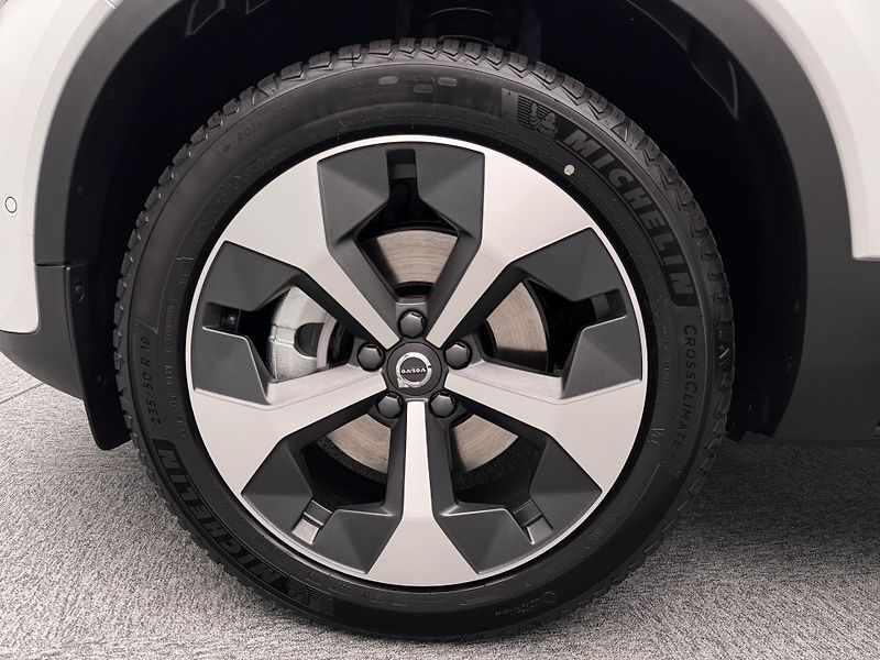 Volvo XC40 (2026) B3 AUT DARK PLUS - fotka 20 z 22