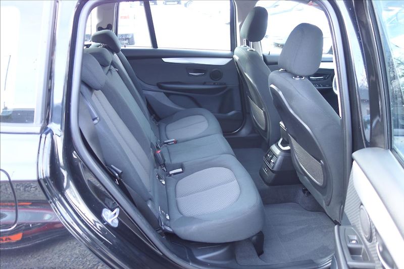 BMW Řada 2 218i,1 MAJ.,SERV.KN.,7MÍST. - fotka 13 z 43