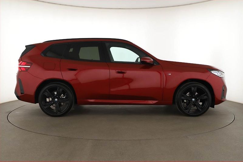 BMW X3 (2025) 20d xDrive, M Sport, Navigace - fotka 6 z 21