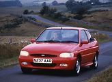 7. Ford Escort, přes 18 milionů. První Escort vyjel v roce 1968 a hlavně v Británii se stal hitem. K jeho ohromujícím prodejům dopomohly i sportovní úspěchy, a ačkoliv bude Escort jednou překonán svým nástupcem Focusem, historický význam mu nikdo neodmaže