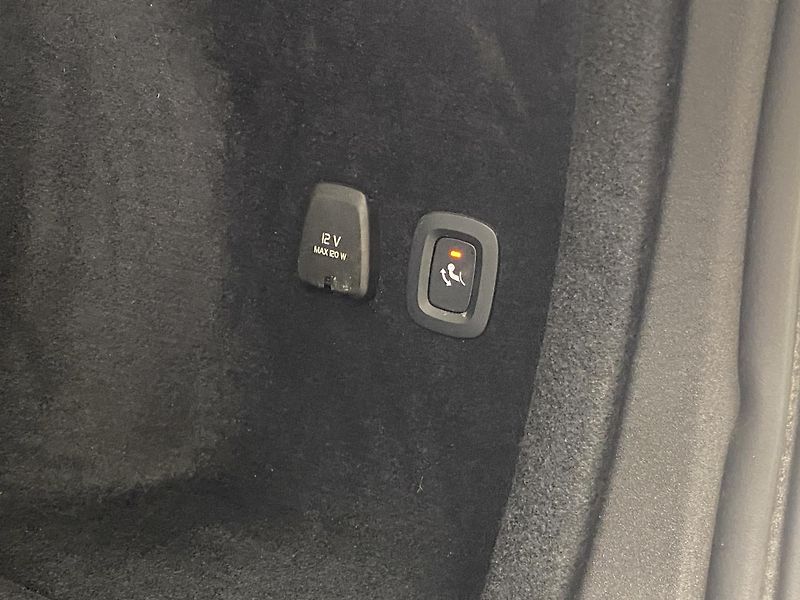 Volvo V60 T6 RECHARGE BRIGHT ULTIMATE - fotka 37 z 57