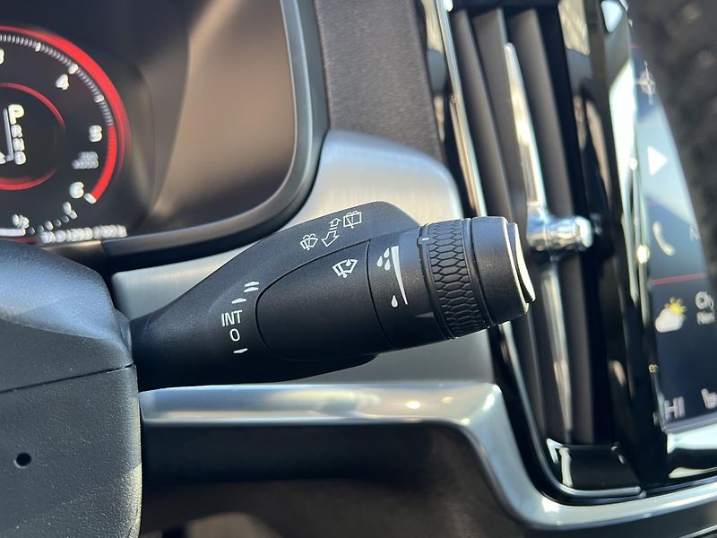 Volvo V90 (2019) 2.0d*173Kw*CrossCountry*4x4*AT - fotka 18 z 43