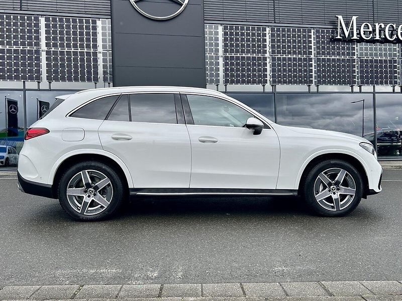 Mercedes-Benz GLC (2025) 300 de 4M Plug-In hybrid - fotka 2 z 29