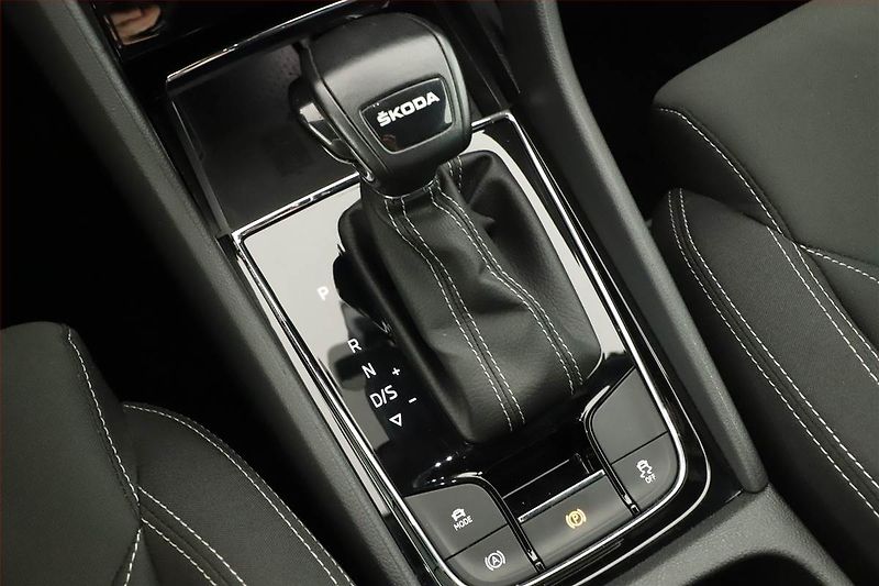 Škoda Karoq (2023) Sportline 1.5 TSI - fotka 12 z 20