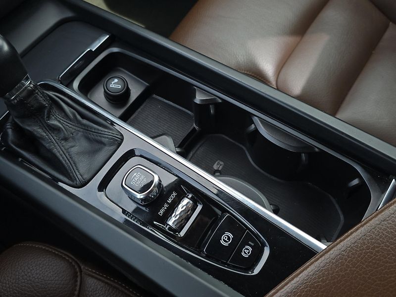 Volvo XC60 (2018) 2.0 D4 Drive-E A/T 140kW 4x4, - fotka 22 z 27