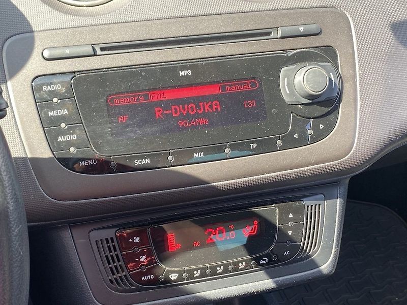 Seat Ibiza 1.2i 51kw, 2x kola, klima - fotka 10 z 11