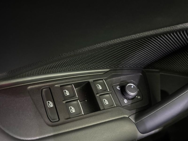 Volkswagen Tiguan R-Line 4MOT DSG - fotka 21 z 31