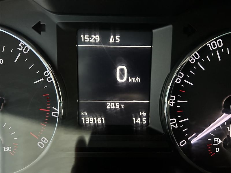 Škoda Octavia 1,8   TSI 132kW,STYLE,2.MAJITE - fotka 13 z 24