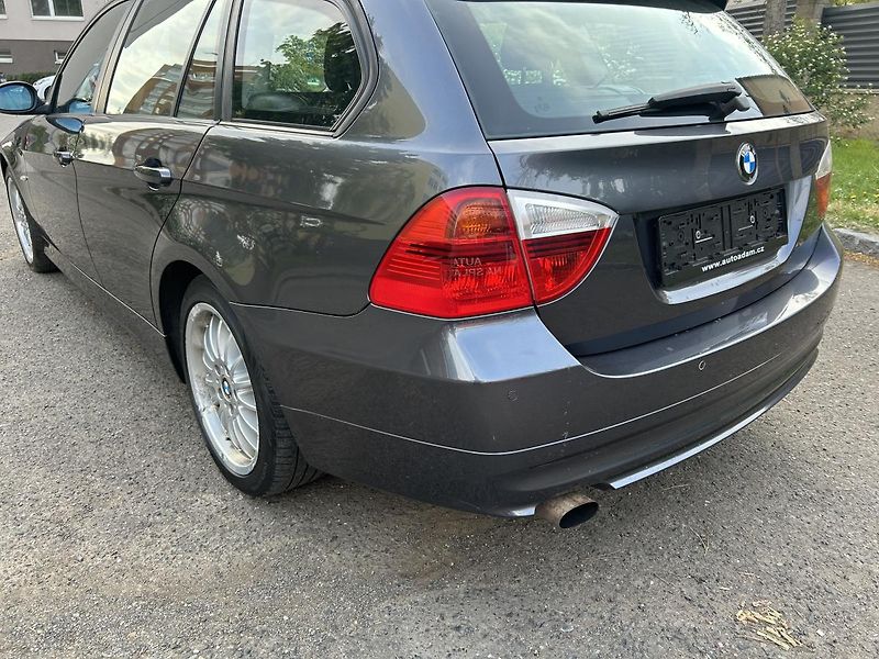 BMW Řada 3 320i  - fotka 7 z 51