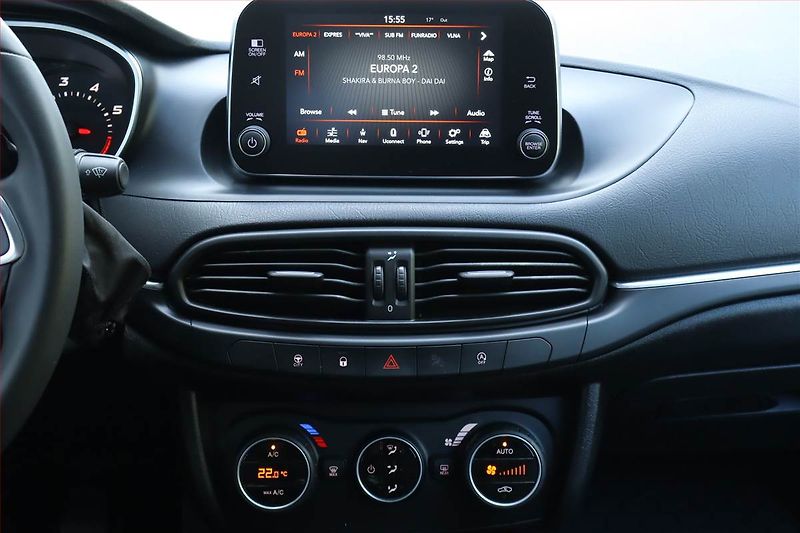 Fiat Tipo (2016) 1.4 T-Jet, Serv.kniha, Navi - fotka 12 z 23