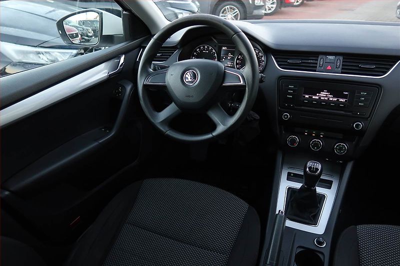 Škoda Octavia (2013) 1.6 TDI, Park. senzory - fotka 7 z 15