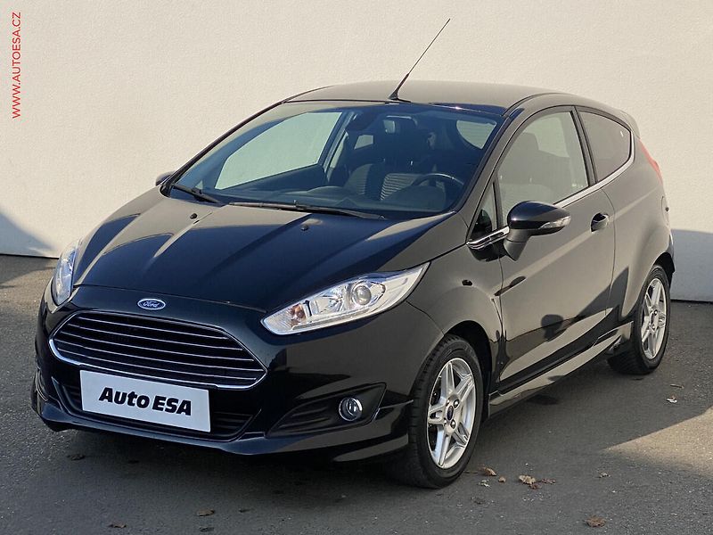 Ford Fiesta (2015) 1.0 EB, Titanium, výhřev sed - fotka 3 z 17