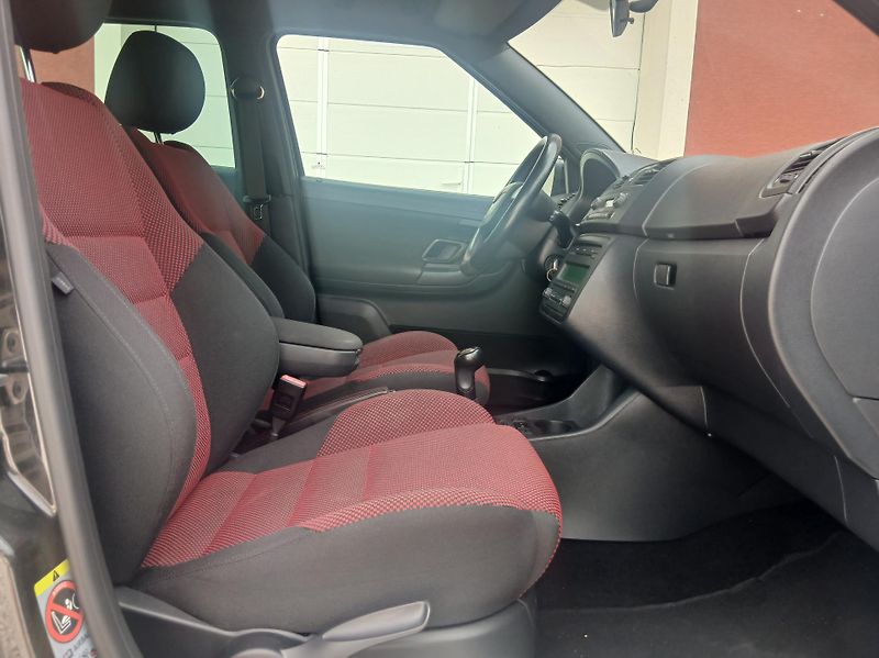 Škoda Fabia 1.2 TSi MONTE CARLO - fotka 16 z 33