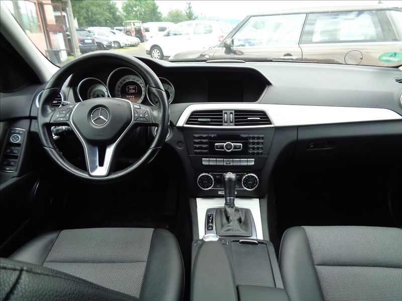 Mercedes-Benz Třídy C 1,8 - fotka 16 z 16