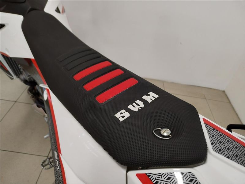 SWM SM 500 R Euro 5 White/Red   0, - fotka 14 z 15