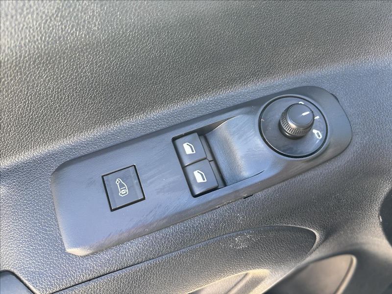Peugeot Partner 1,2 Puretech 81kW Active L1 - fotka 21 z 33