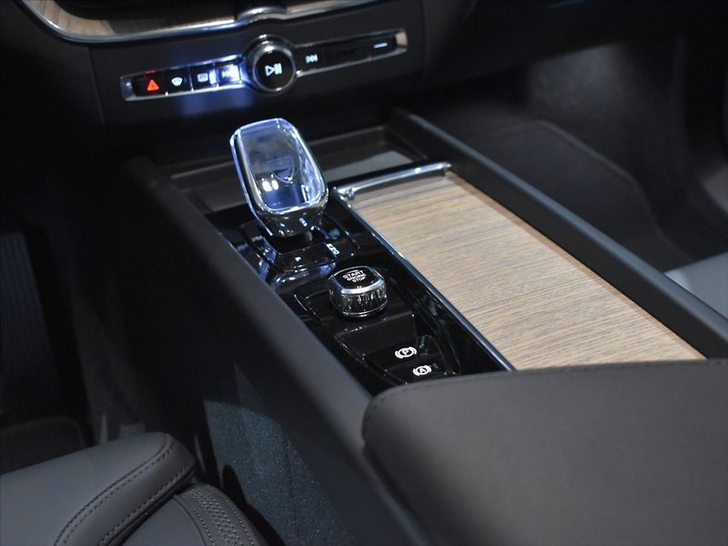 Volvo XC60 2,0 B5 AWD Plus BLIS,Bezklíč - fotka 14 z 22