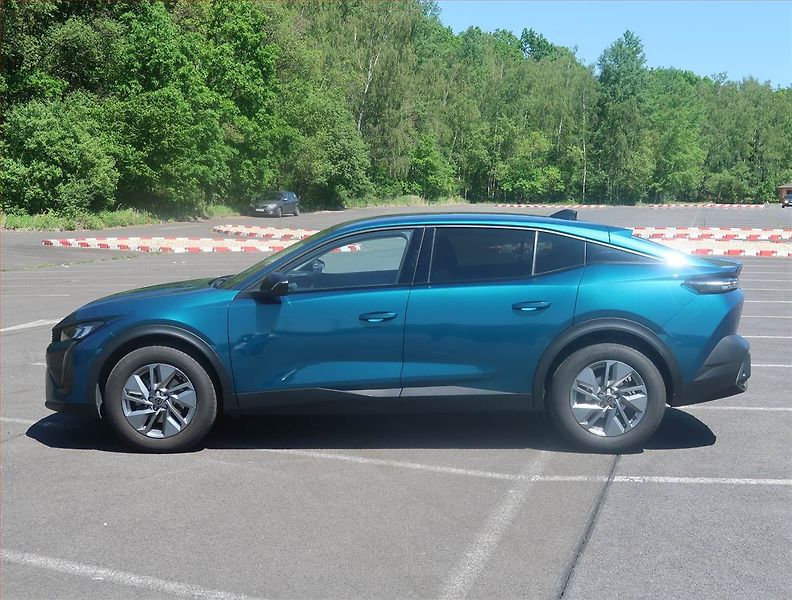 Peugeot 408 (2025) 1.2 PureTech - fotka 3 z 16