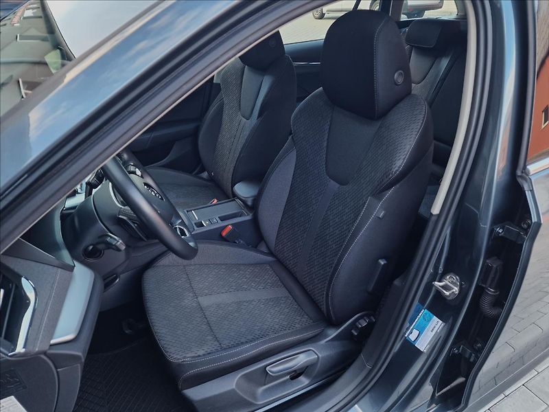 Škoda Octavia 2.0 TDI DSG Style Combi,1.Maj - fotka 38 z 50