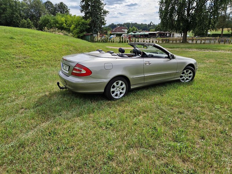Mercedes-Benz CLK (2004) - fotka 2 z 11