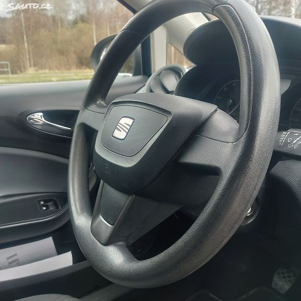 Seat Ibiza KRÁSNÁ,65KM,SERVISKA,1MAJ71LET - fotka 14 z 23