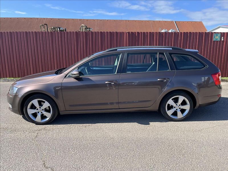 Škoda Octavia 2,0 TDi STYLE ROZVODY SERVIS - fotka 4 z 46