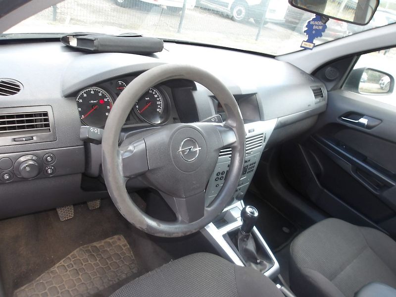 Opel Astra 1,6 16V - fotka 16 z 26