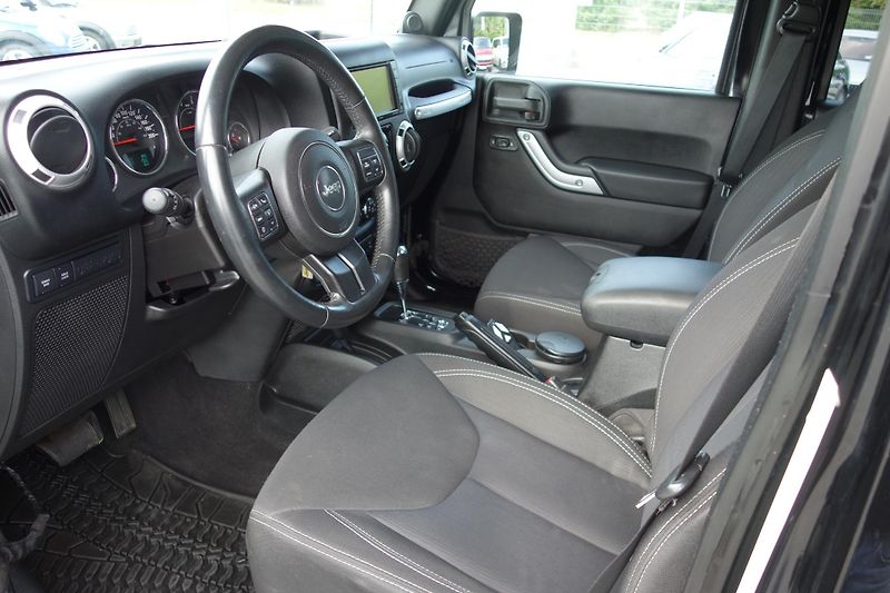 Jeep Wrangler Rubicon Unlimited 2.8CRD - fotka 9 z 26