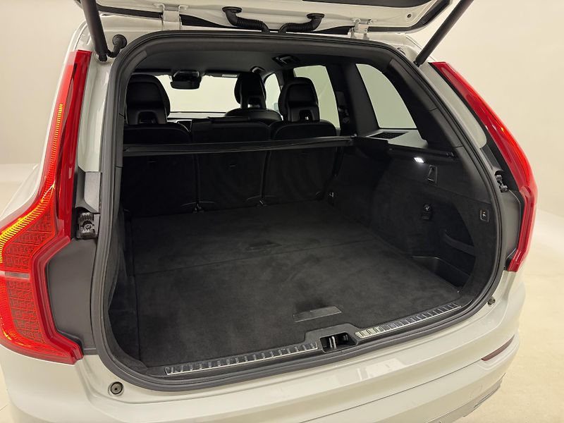 Volvo XC90 B5 AWD MOMENTUM AUT - fotka 6 z 42