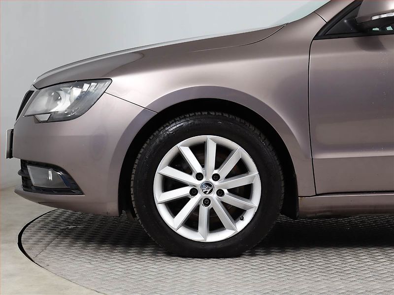 Škoda Superb (2013) Ambition 2.0 TDI, 4X4 - fotka 12 z 16