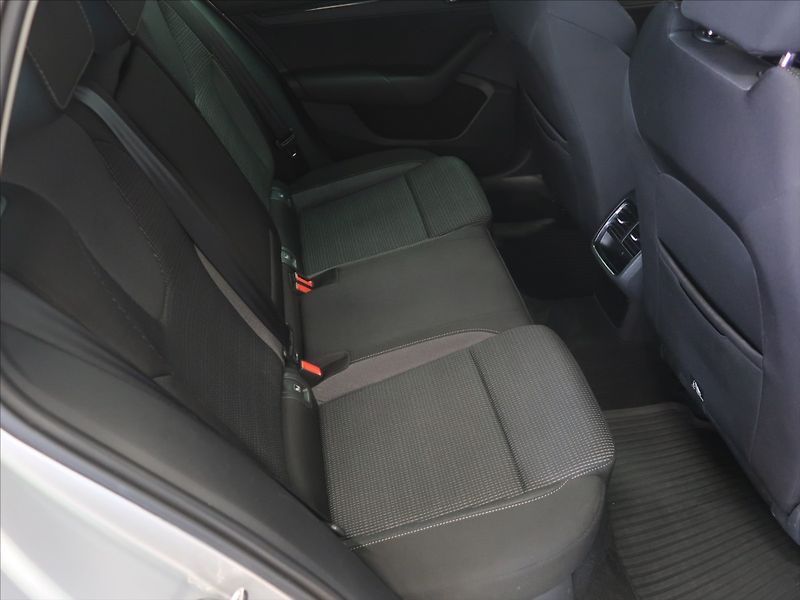Škoda Octavia 2,0 TDI DSG 1.majitel CZ - fotka 14 z 34