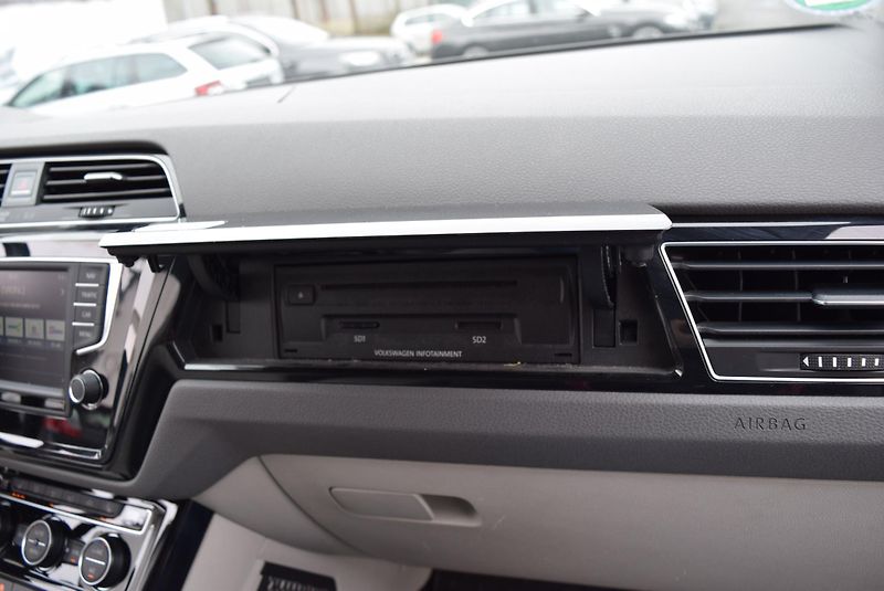 Volkswagen Touran (2017) 1.4TSI 110kw HIGHLINE 7M TAŽNÉ - fotka 42 z 50