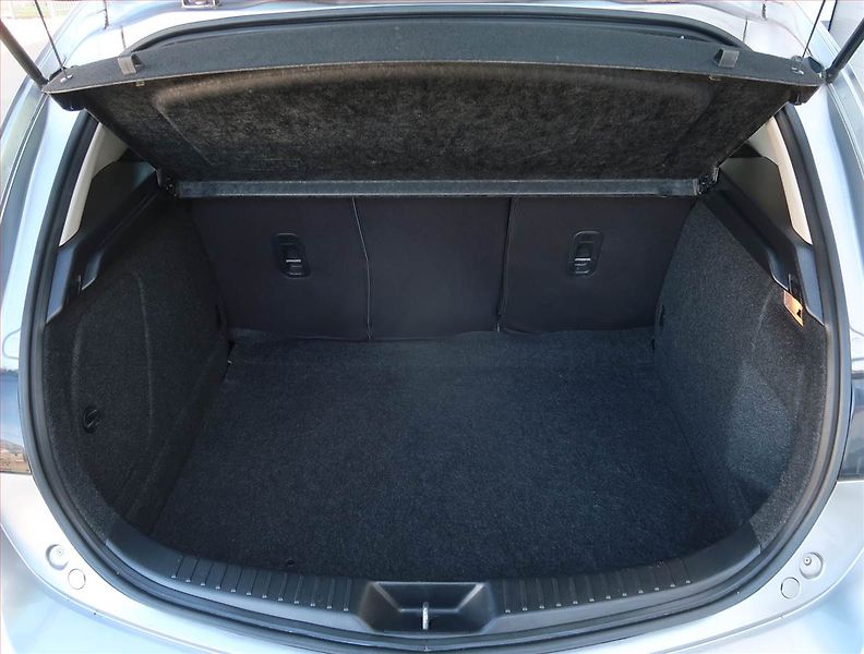 Mazda 3 (2011) 1.6, Tempomat, Park. senzory - fotka 13 z 17