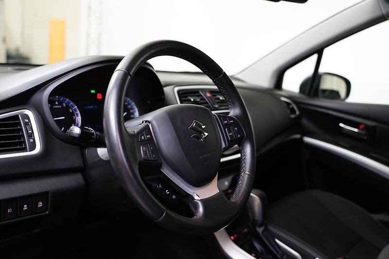 Suzuki SX4 S-Cross - fotka 14 z 25