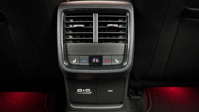 Škoda Octavia 2.0 TSI DSG RS Combi - fotka 22 z 31
