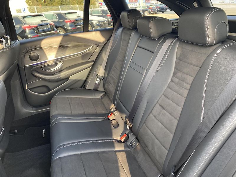 Mercedes-Benz Třídy E E 220d 4MATIC AMG - fotka 14 z 28
