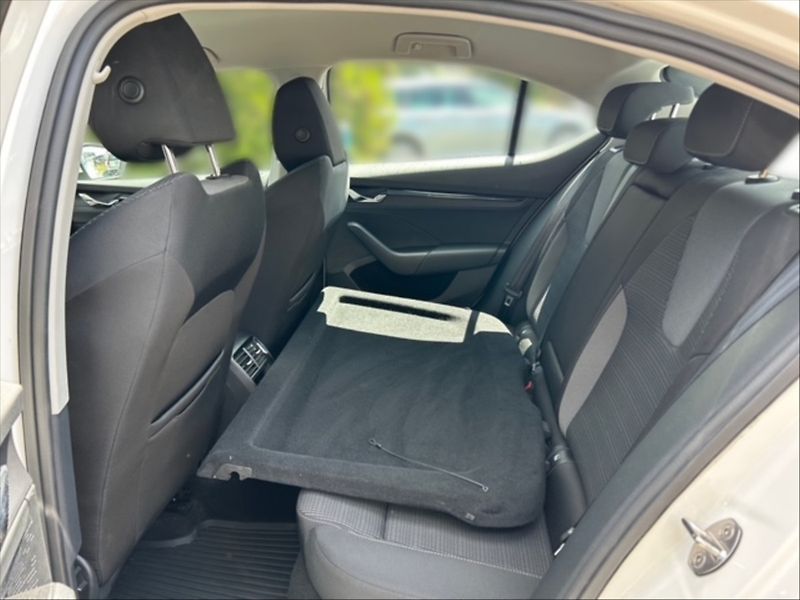 Škoda Octavia 2,0 TDI 110 Ambition DSG 5d - fotka 8 z 11