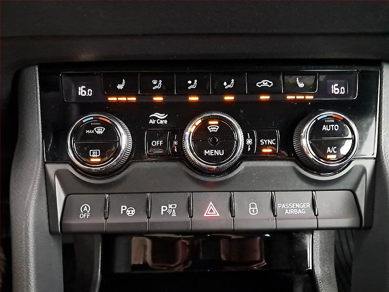 Škoda Karoq (2023) Sportline 2.0 TDI - fotka 13 z 21
