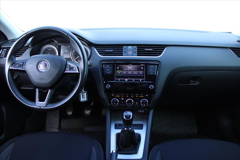 Škoda Octavia 1.6 TDI 85kW LED SERVIS KN. ČR - fotka 13 z 22