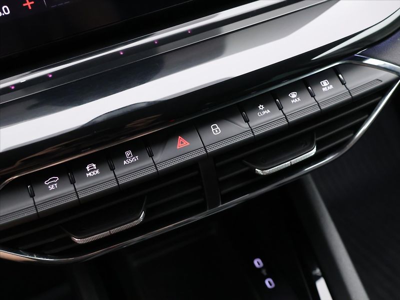 Škoda Octavia 2,0 TDI 110kW CZ Style Matrix - fotka 26 z 34