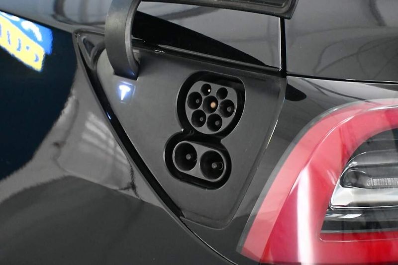 Tesla Model 3 (2019) AWD DUALMOTOR 350 KW LED Kamer - fotka 32 z 36