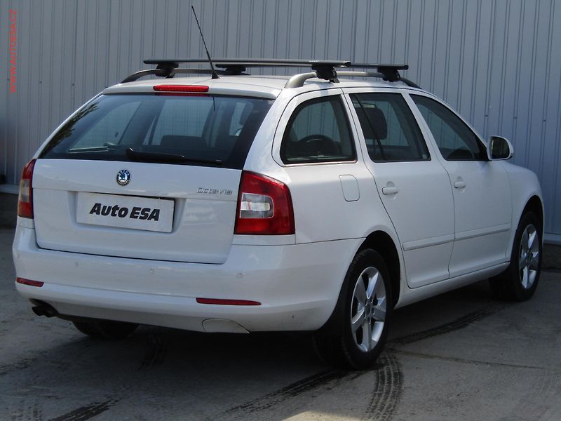 Škoda Octavia (2010) 2.0TDi, ČR, Ambiente - fotka 4 z 16