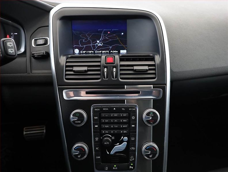 Volvo XC60 (2014) R-Design D5, 4X4, Automat - fotka 10 z 20