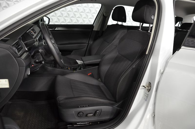 Škoda Superb (2022) 2.0TDI 110 Style kombi - fotka 10 z 23