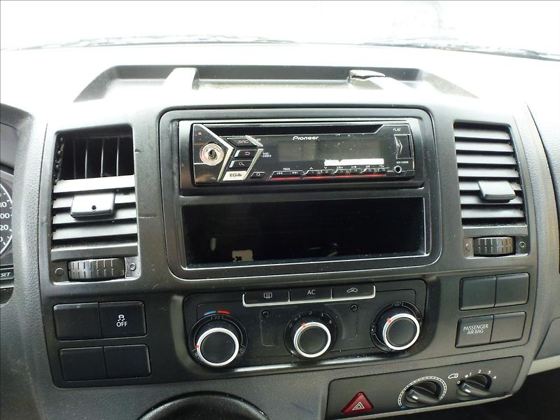 Volkswagen Transporter 2,0 TDI 9míst - fotka 34 z 46