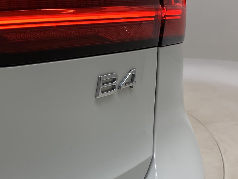 Volvo V90 B4 MOMENTUM AUT - fotka 37 z 46